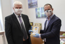 Pracownicy Centrum Kultury i Sztuki szyją maseczki ochronne