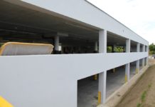 Parking przy dworcu – trwają prace wykończeniowe