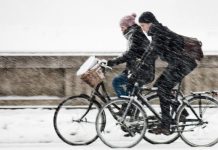 Sezon rowerowy trwa cały rok – porady, jak jeździć rowerem zimą