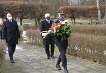 Kwiaty w hołdzie Żołnierzom Wyklętym