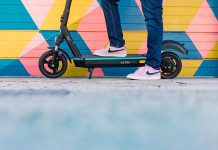 Hulajnoga elektryczna na drodze dla rowerów