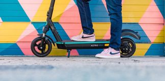 Hulajnoga elektryczna na drodze dla rowerów