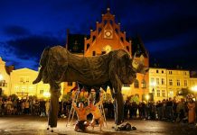 Czas wilka – spektakl w parku za CKiS