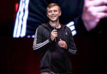 Stand-up: Błażej Krajewski w programie „Rzut za dwa”