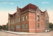 Nowe eksponaty w tczewskiej bibliotece – świadectwa szkolne znalezione na strychu