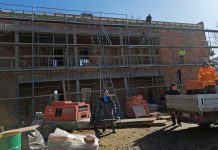 Sportowa Szkoła Podstawowa nr 2 – trwają prace dachowe