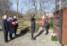 Kwiaty w hołdzie Żołnierzom Wyklętym