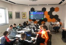 Ponad 25 tysięcy dzieci i młodzieży już programuje w stylu retro w trakcie  bezpłatnych warsztatów “Koduj z Gigantami – Retroprogramowanie”
