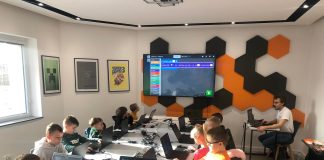 Ponad 25 tysięcy dzieci i młodzieży już programuje w stylu retro w trakcie bezpłatnych warsztatów “Koduj z Gigantami – Retroprogramowanie”