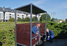 Nowe wiaty przystankowe i ławka dla matek karmiących na bulwarze