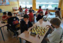 Sukcesy młodych szachistów na cyklicznych turniejach w SP11