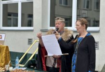 Ortograficzny Piknik Historyczny w Szkole Podstawowej nr 10 – z wizytą wiceprezydenta i króla Bolesława Chrobrego