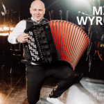 2026-03-08 Marcin Wyrostek Trio – plansza tv