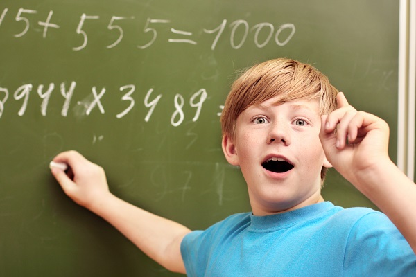 Uczen-przy-tablicy-Stock-Photo